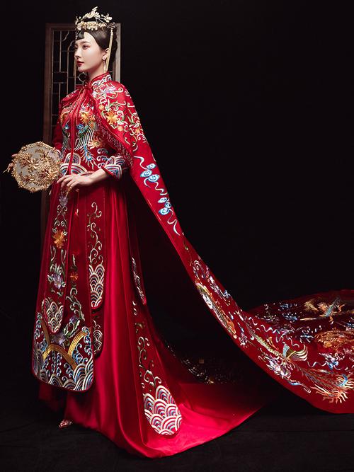 秀禾新娘2019新款龙凤中式婚纱凤冠霞帔服托尾款唐装