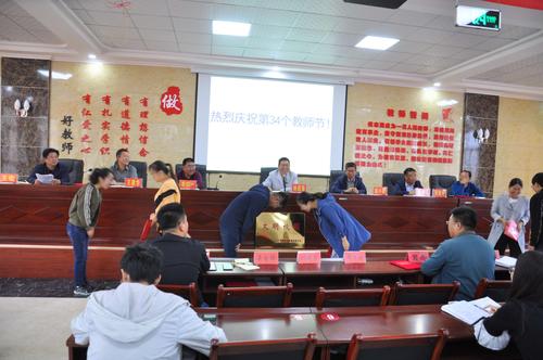 武山三中青年教师培养系列活动纪实
