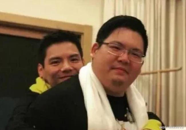 2012年,向佑嫌东莞太子酒店的服务质量太差,想赖账不给钱