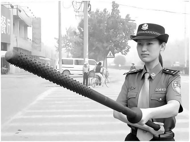 警棍警用装备里最趁手的武器