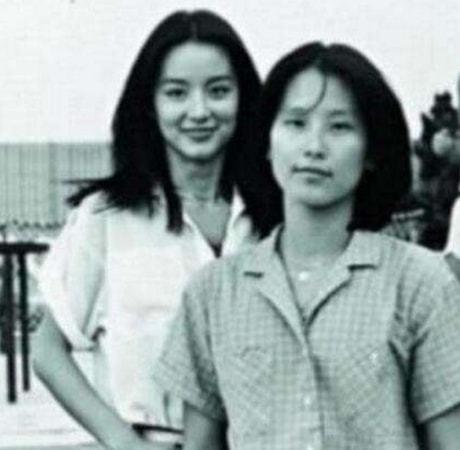 1990年林青霞携秦汉会见月收入不到800元的姐姐结果却被一顿怼