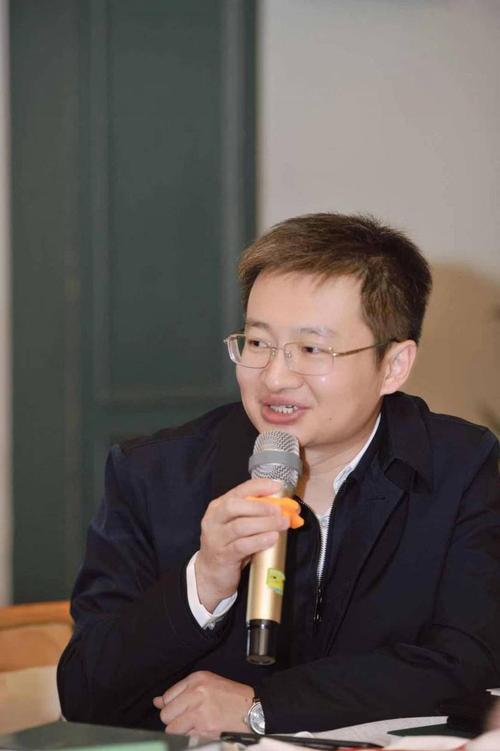 陕西省作家协会副主席李骏虎从四川成长起来的青年作家