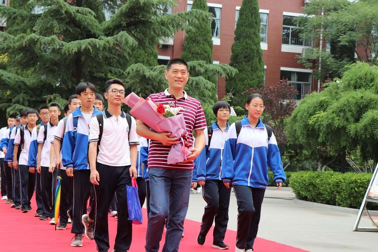 济南舜耕中学27级毕业典礼隆重举行