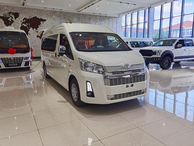 2021款丰田海狮35v6大商务面包车