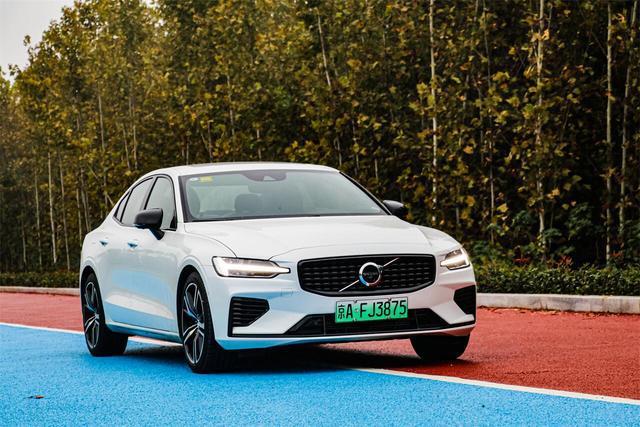 性能与安全兼顾试驾沃尔沃s60t8插电混动车型