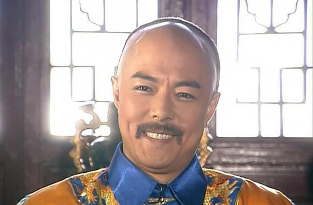 系列连续剧,再次饰演乾隆皇帝,从此皇阿玛的称呼成为了张铁林的专用