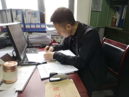 23.完成县政府,县政府办公室领导交办的其他任务.