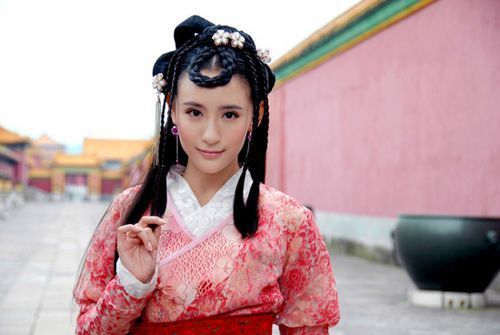 谢闻轩饰张婵