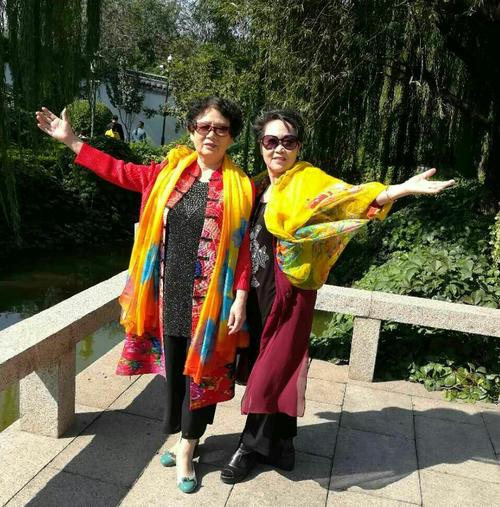 亲爱的老姐妹们,大家一起美美哒