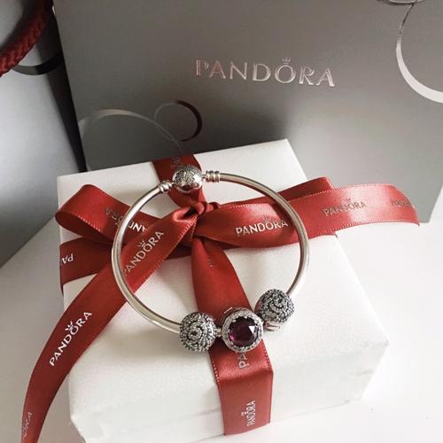 潘多拉红色系列圣诞节送手镯(新西兰)