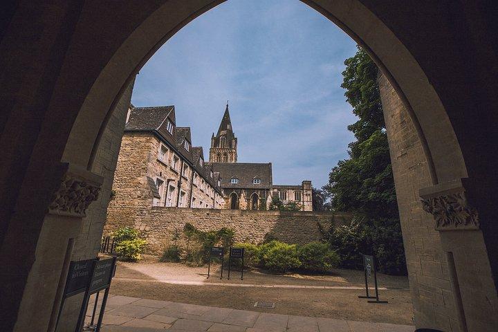 然后我们准备参观牛津大学基督教堂学院christchurch运气不错参观的人