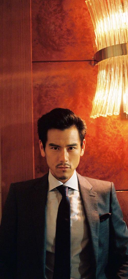 魅力男星彭于晏明星写真高清无水印手机壁纸