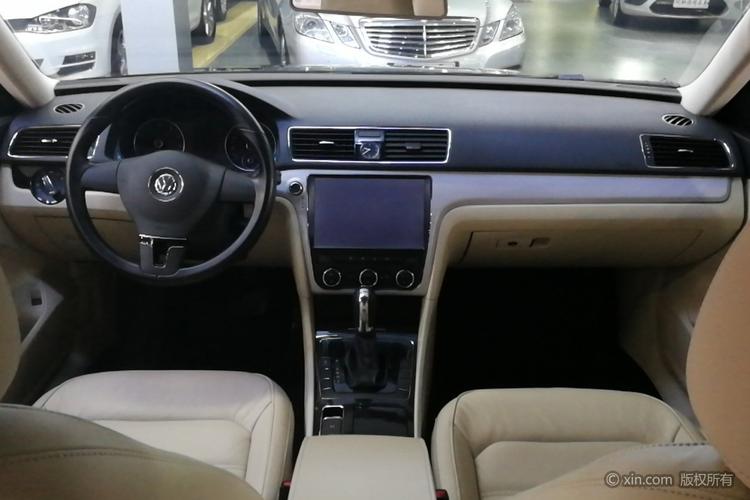 大众帕萨特完整中控台全景