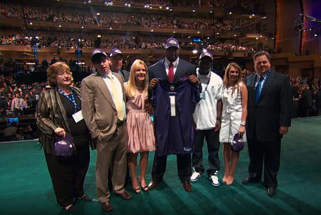 《弱点》剧照 电影《弱点》改编自迈克尔·刘易斯的小说《弱点:比赛