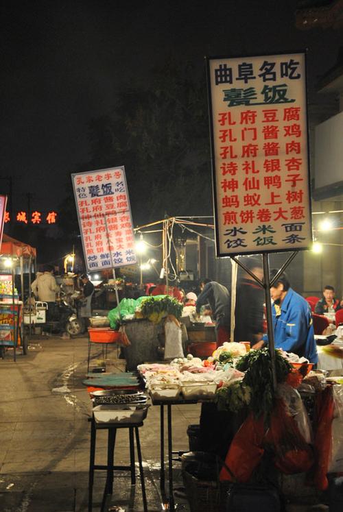 其实也可以在对面的五马祠街吃点夜市小吃,可能没有这么高档和精致,但
