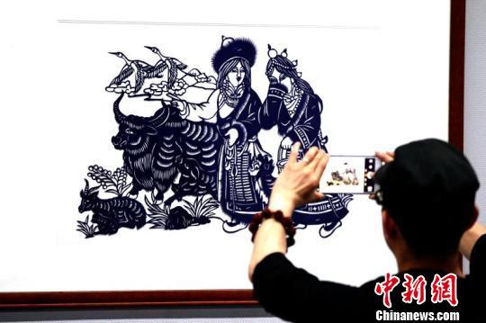 西宁展出1000余种特色文创产品 传统文化产业更"时尚"