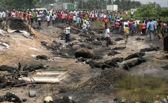 天津爆炸事件现场300米外多具尸体 上千辆全新汽车被烧毁