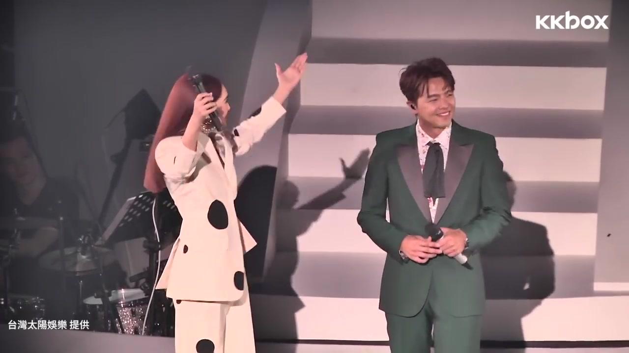 杨丞琳揪初恋小鬼合唱泪崩道歉当时自以为红甩开你的手