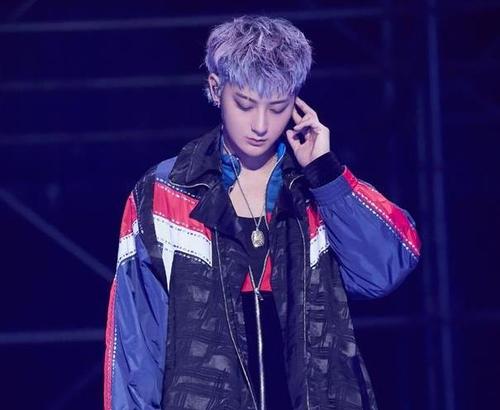 原创黄子韬惊艳亮相创3,把"流苏裙"当卫衣穿,网友:心动的感觉呢