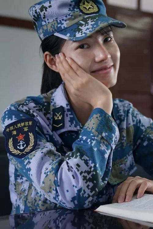 姓名:李婷 籍贯:湖北鄂州 单位:92822部队 当兵至今,经历了太多太多