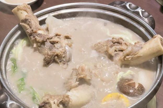 炖骨头汤时不要加水就炖奶奶教我一招汤更白味更浓好喝