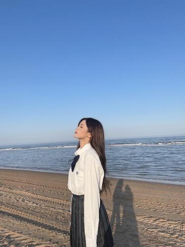 可爱美女艺人snh48-张昕写真美照