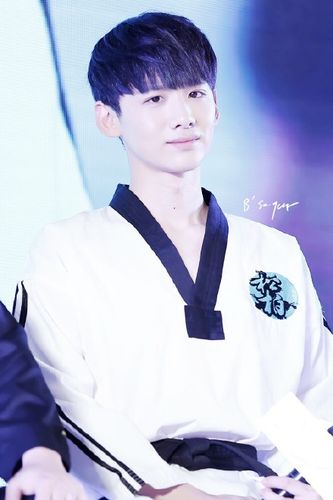 简介:旋风少女发布会初原师兄暖男白敬亭高清大图放送,分享一组白敬亭