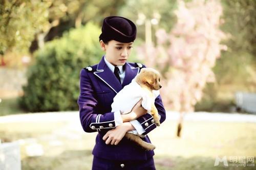 《偏偏喜欢你》陈乔恩花絮美图 萌教官让人眼前一亮