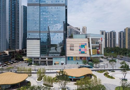 全国首展亮相公园里的天街成都西宸天街更新城西商业封面