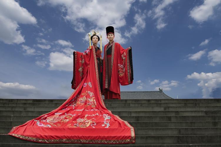 周制汉婚婚服展示