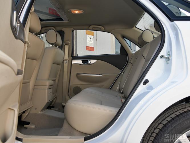 别克凯越 2015款 1.5l at尊享型--后排腿部空间 / 91