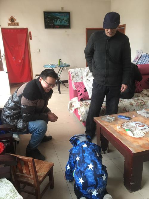 新年去给我的长辈拜年,也得到不少的压岁钱.我可真是太高兴啦!