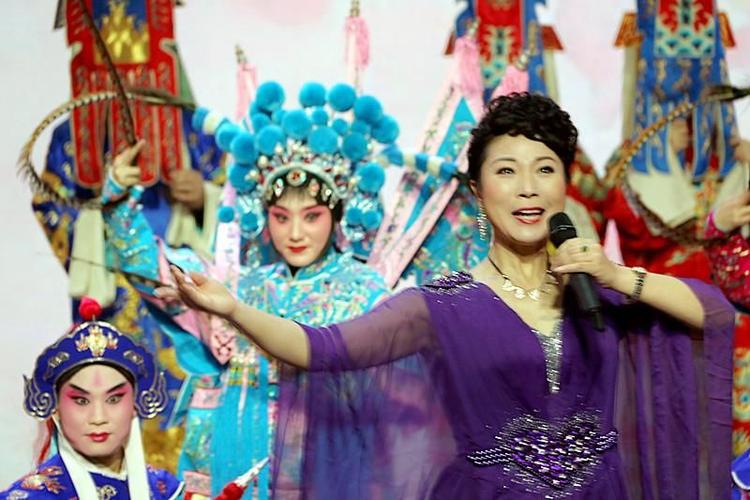 主 演:卢爱琴      演出单位:晋城市上党梆子剧院有限公司