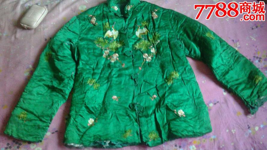 旧社会地主婆刺绣绸缎棉袄
