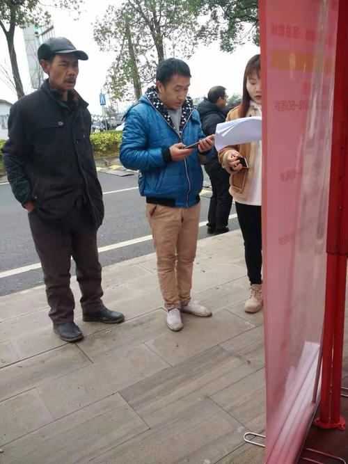 朱昌镇窦官村组织村民参加"春风行动惠民生 创业就业促发展"主题现场