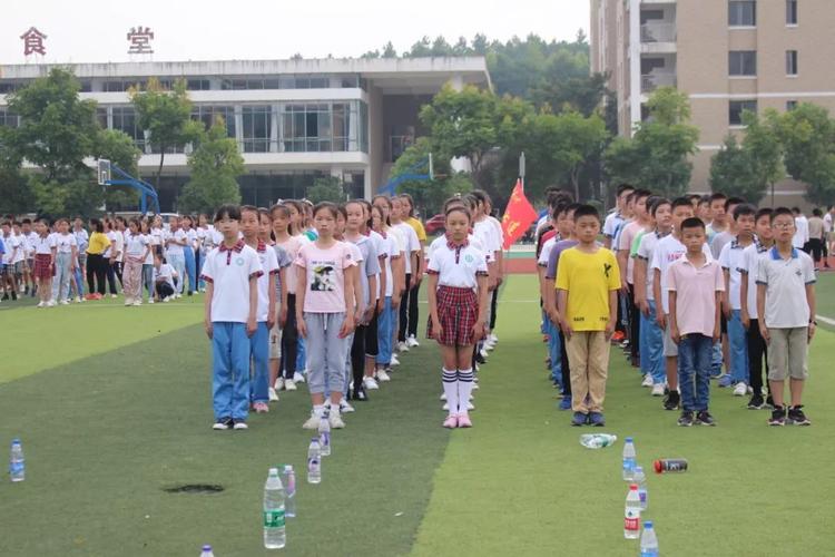 现场直击 | 德安二中2019新生军训大阅兵!