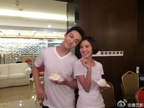 唐艺昕为"爱人"陈伟霆庆生 cp感十足