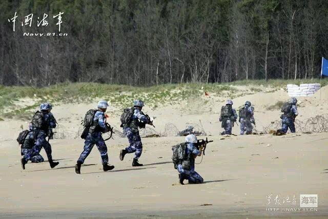 海军陆战队的迷彩服为什么是蓝色?不是绿色
