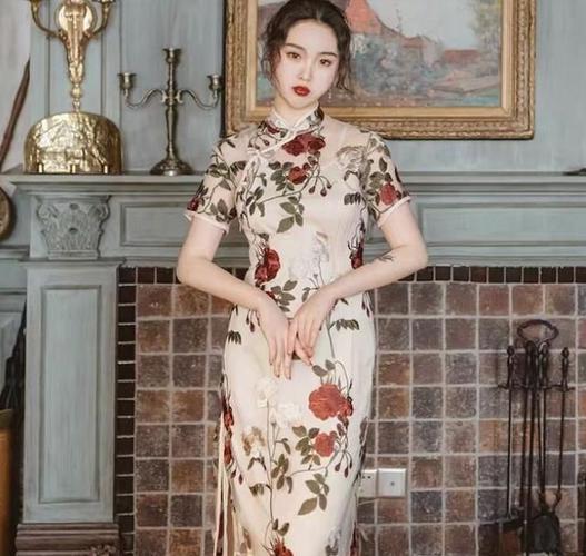张予曦一身旗袍美到了国外,身材有这4个特征,天生就适合穿旗袍