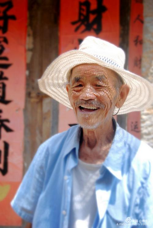 村里的老者已九十四岁,依然精神矍铄.
