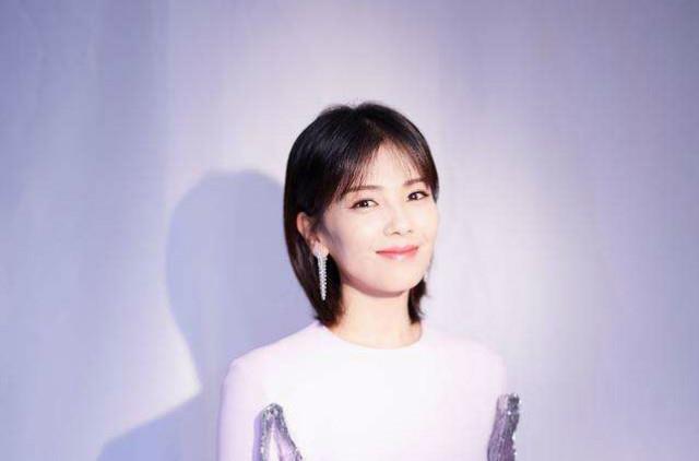 女人上了40岁有白发的别急着染推荐这4种发型洋气减龄