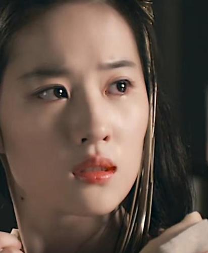 原创刘亦菲早年间出演虞姬片段登上热搜绝美哭戏引发热议