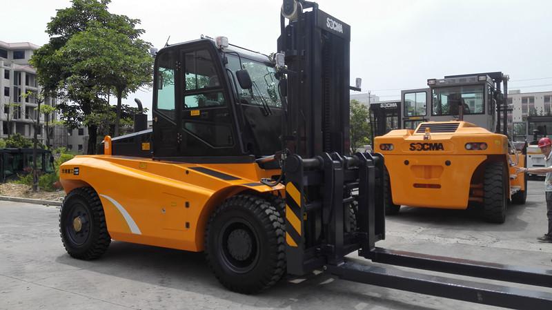 泉州12吨叉车价格华南重工12吨重型叉车国内大型叉车生产厂家-中国