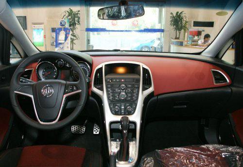 别克英朗xt内饰