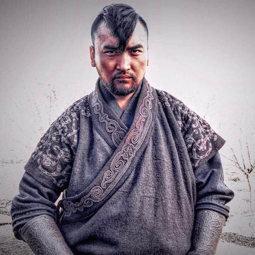 都楞扎那,男,蒙古族,1989年5月1日出生于内蒙古锡林郭勒盟东乌珠穆沁