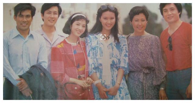 两人同为影后,又是同班同学,今沈丹萍家庭美满,她却两