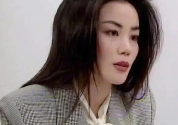 为什么51岁的王菲比50岁的钟丽缇看着年轻?