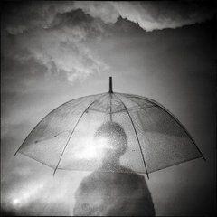 微信头像美女打伞图片【点击鼠标右键下载】