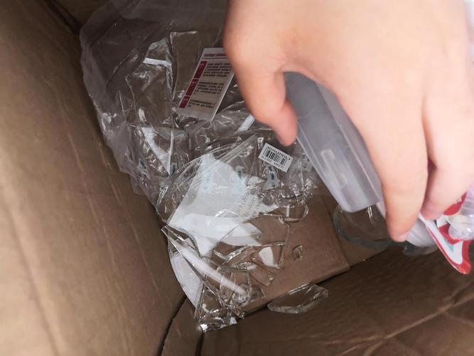 【交流】乐扣饭盒全部碎完了,姐妹们取件时候一定要检查以后.