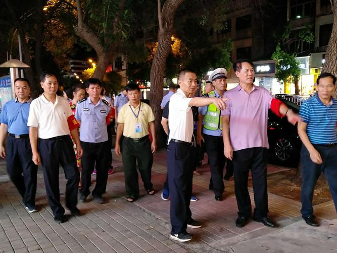 市委常委,公安局局长易向阳带队开展"一创两建"夜巡工作